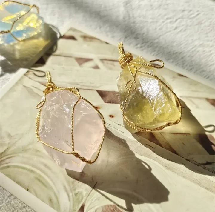 Pendentif en Quartz Naturel SANSHI – Pierre Naturelle Élégante